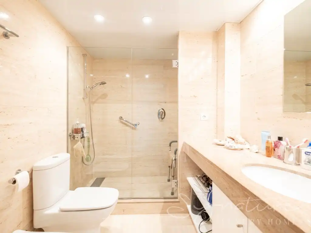 Bathroom of Attic for sale in Sant Cugat del Vallès  with Air Conditioner, Terrace and Swimming Pool