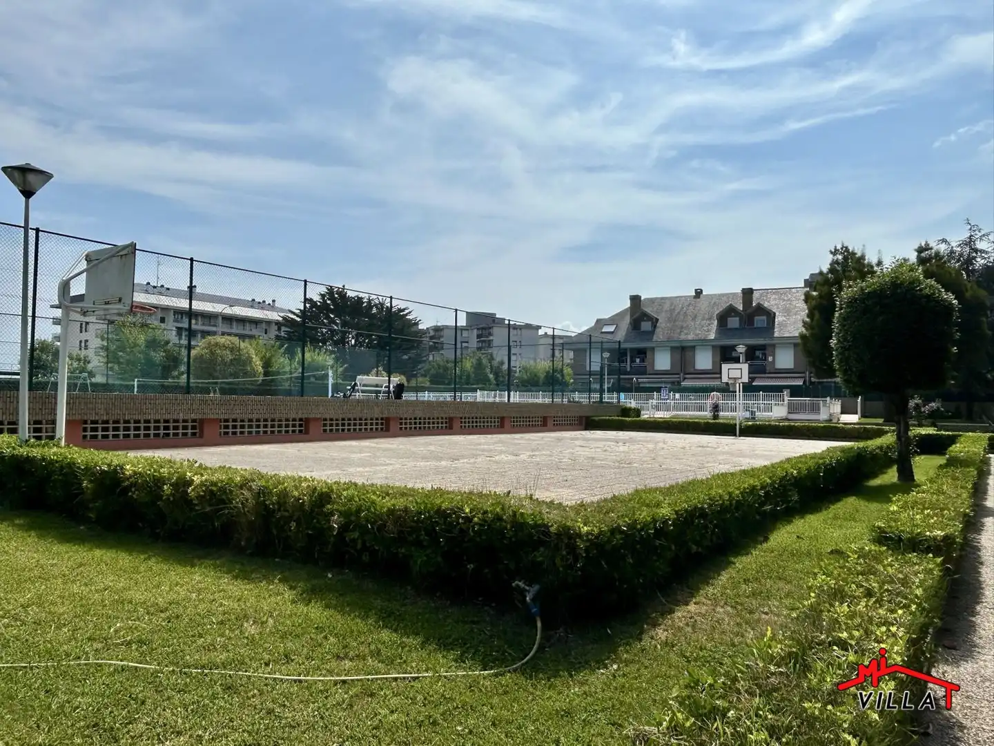 Vista exterior de Pis en venda en Laredo amb Calefacció, Terrassa i Traster