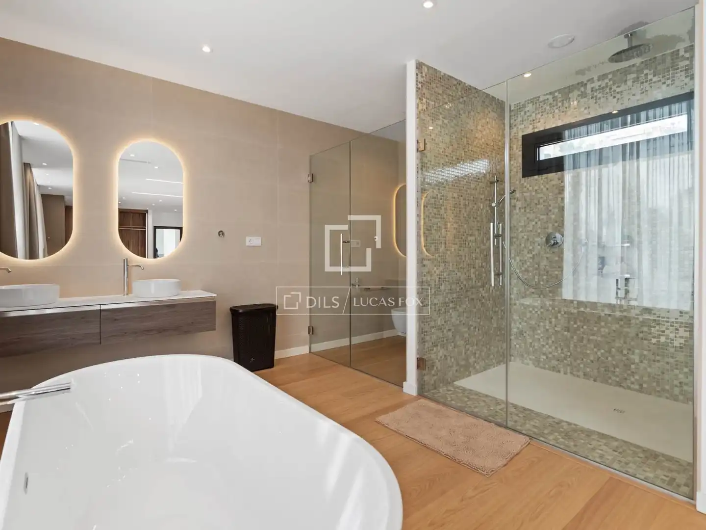 Bathroom of Houses for sale in Benahavís  with Air Conditioner, Heating and Private garden