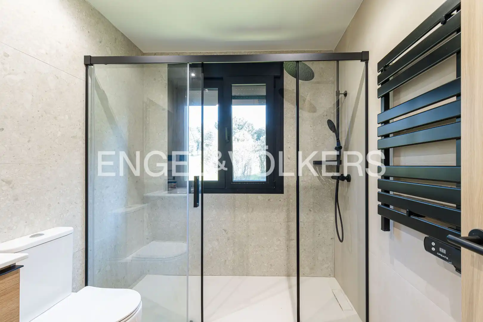 Bathroom of Houses for sale in Valdemorillo  with Air Conditioner, Heating and Private garden