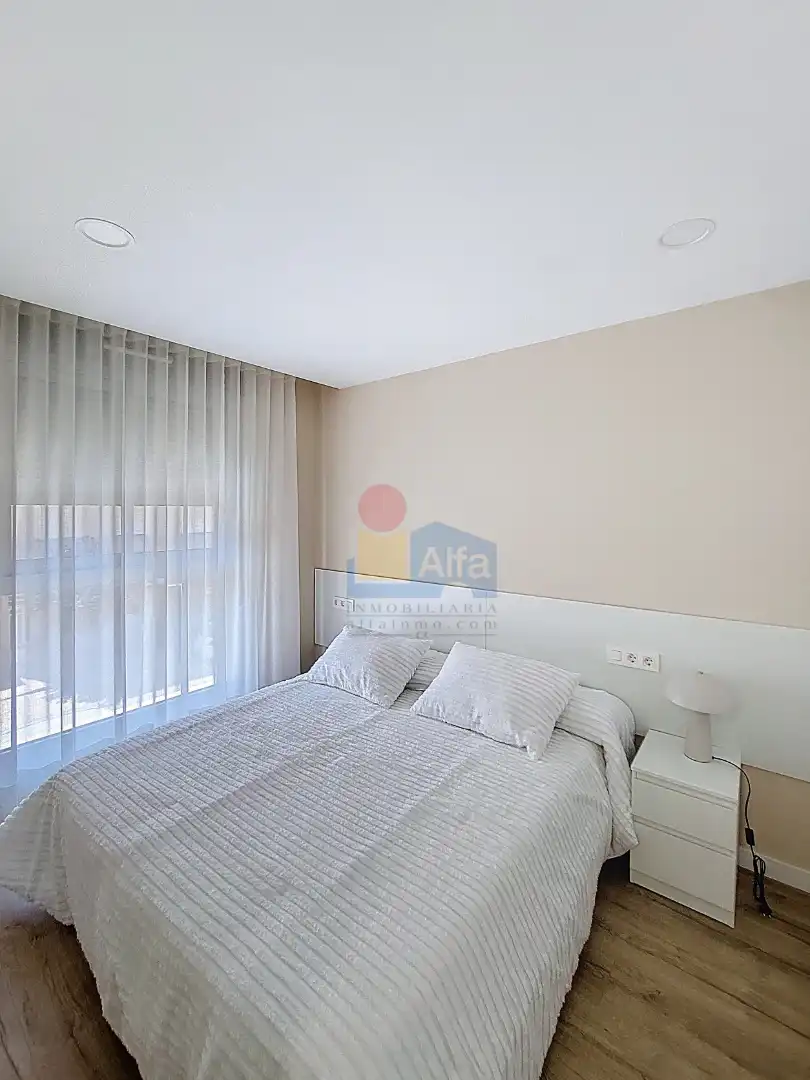 Schlafzimmer von Wohnung zur Miete in Silla mit Klimaanlage, Parkett und Terrasse