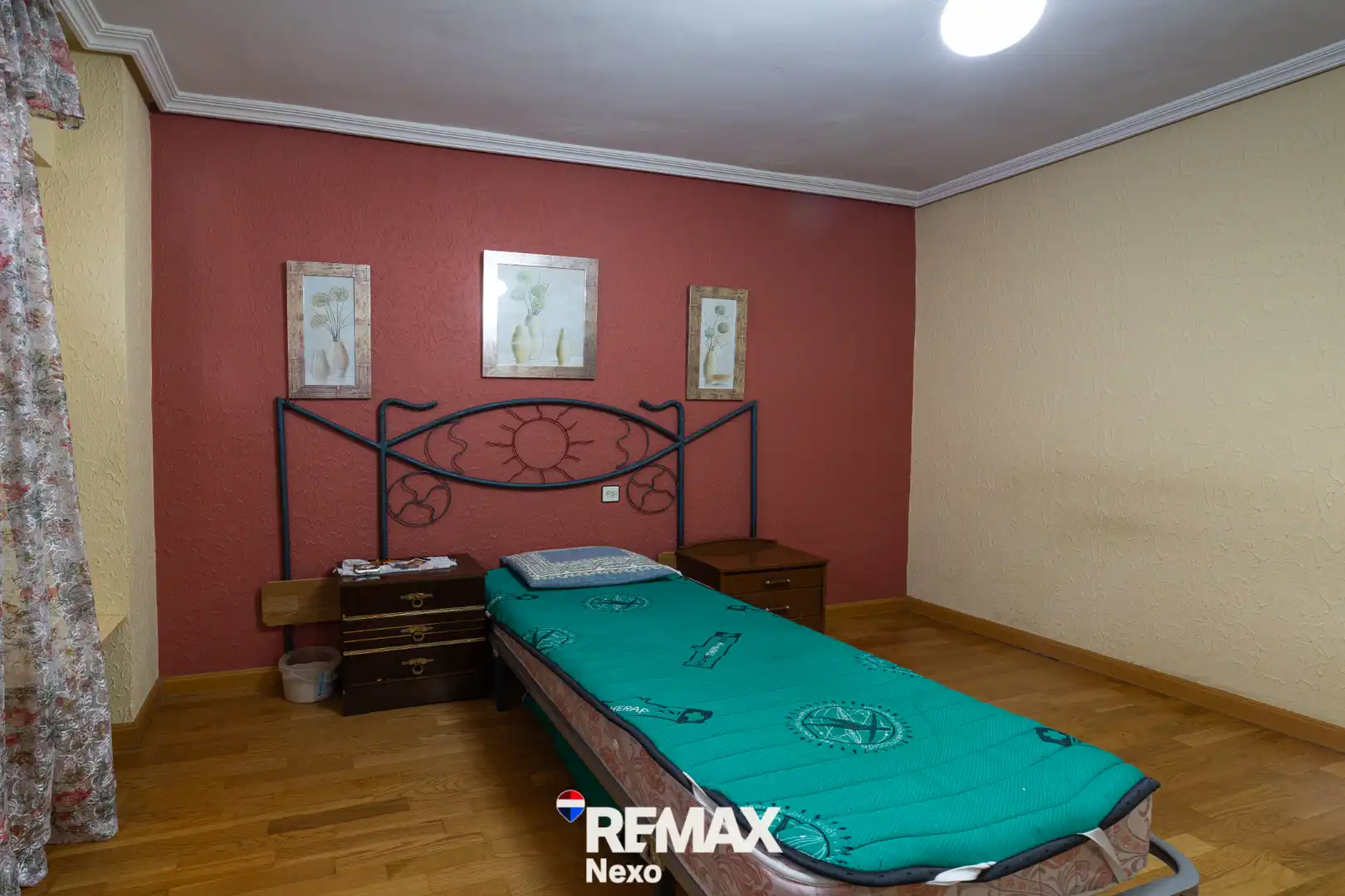 Habitación de Casa adosada en venta en Benavente con Jardín privado, Parquet y Trastero