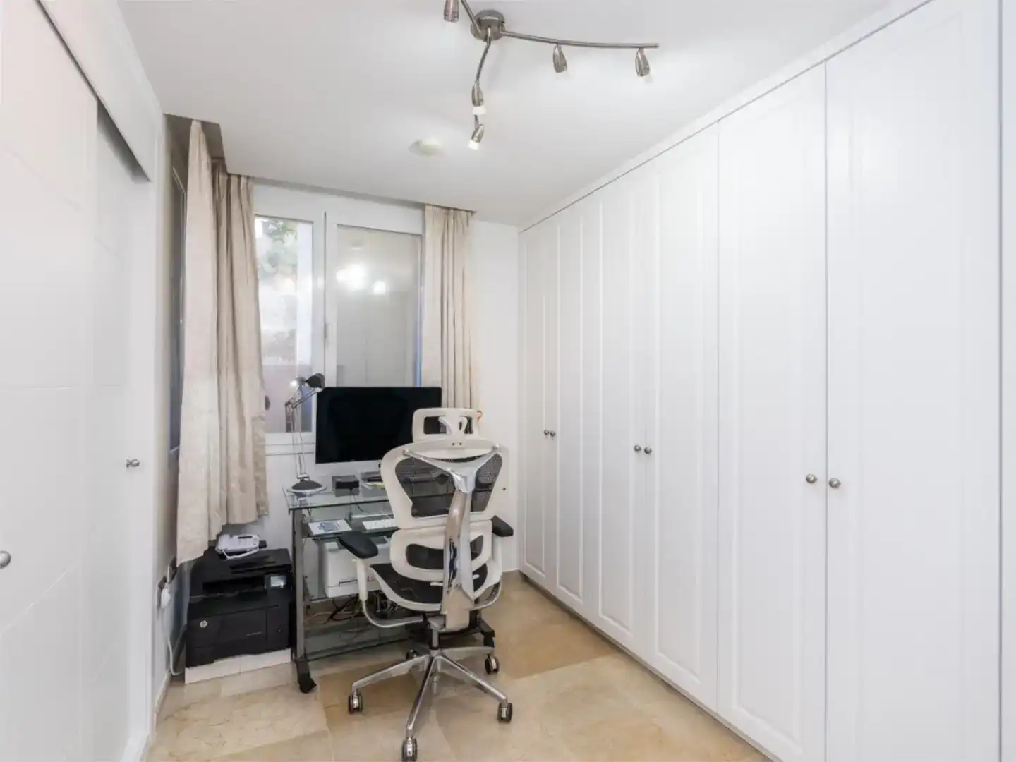 Bedroom of Flat for sale in Benahavís  with Air Conditioner, Terrace and Swimming Pool