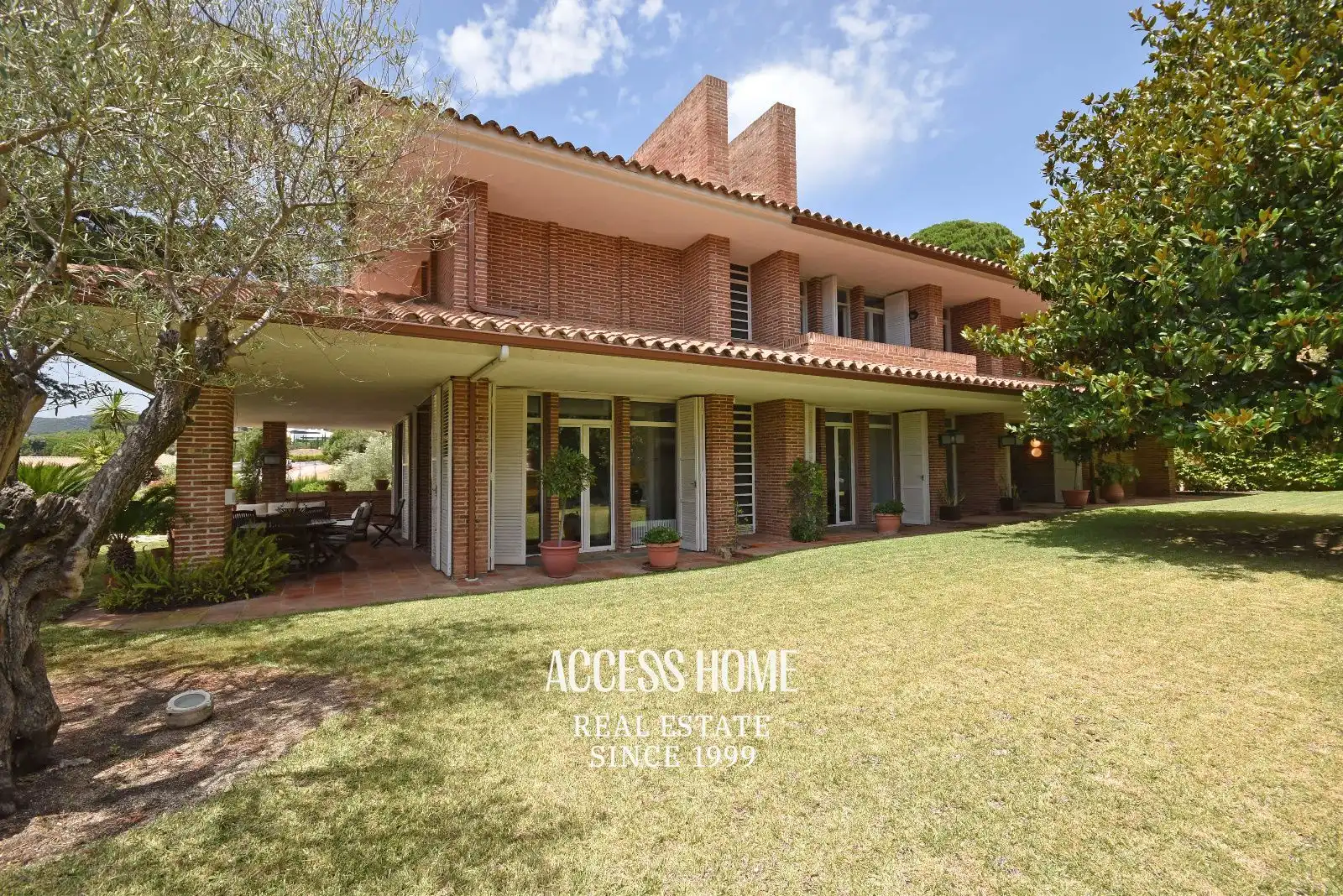 Detached house with pool for sale in Montalnou - Milans del Bosc