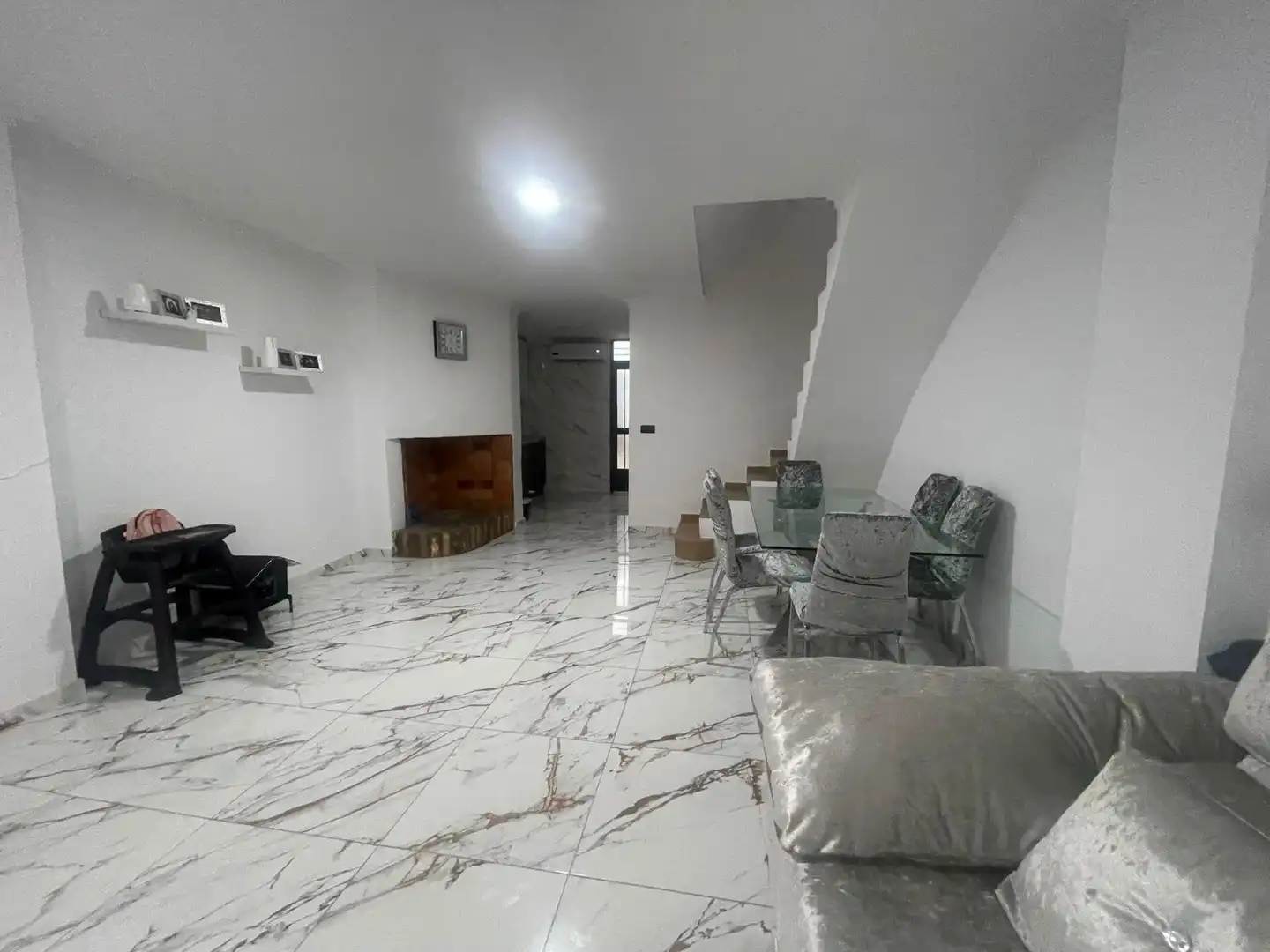 Houses for sale in Alzira  with Air Conditioner, Terrace and Furnished