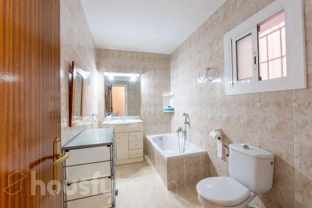 Baño de Piso en venta en Vilanova i la Geltrú con Calefacción, Terraza y Balcón