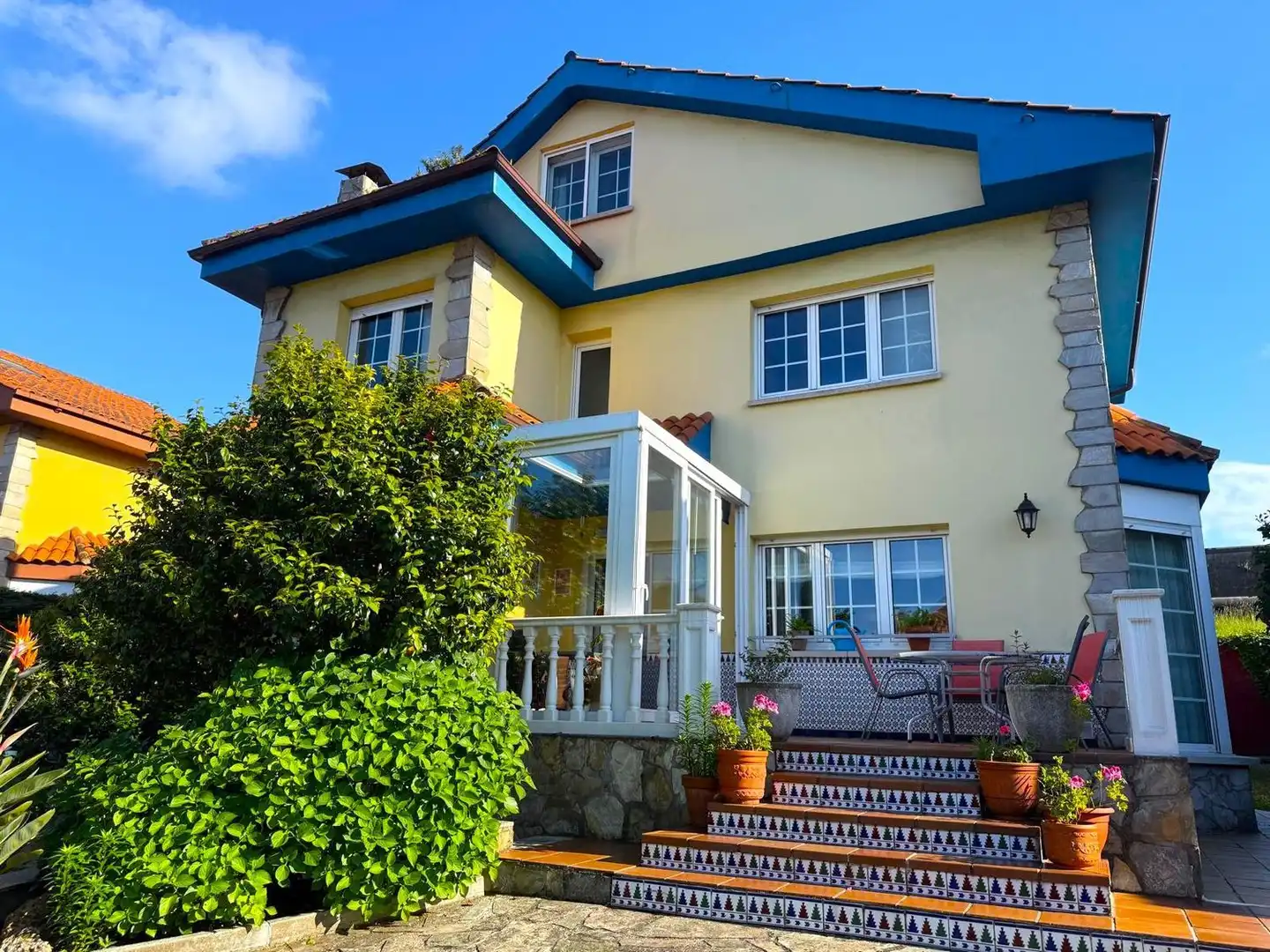 Vista exterior de Casa o chalet en venta en Gijón  con Calefacción, Terraza y Piscina