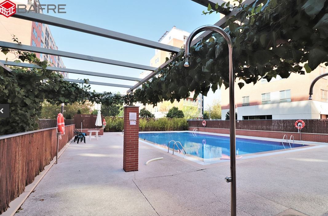 Swimming pool of Flat for sale in  Madrid Capital  with Air Conditioner, Heating and Storage room