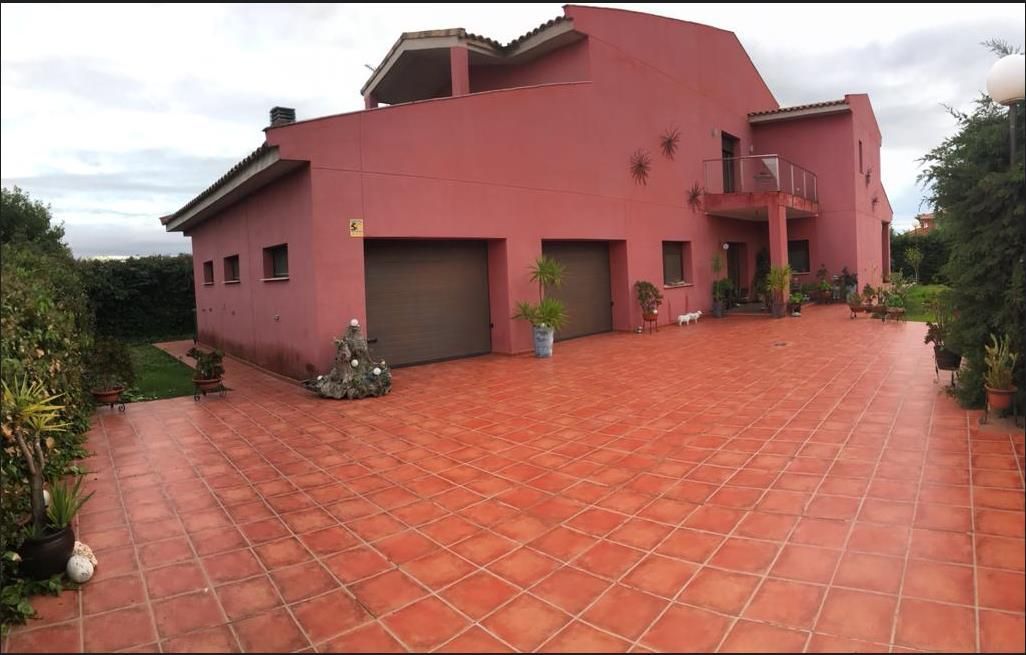 Vista exterior de Casa adosada en venda en Cáceres Capital amb Aire condicionat, Calefacció i Jardí privat