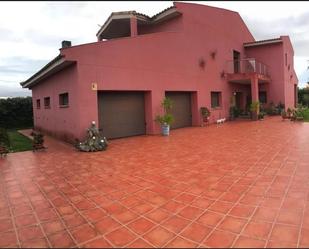 Exterior view of Single-family semi-detached for sale in Cáceres Capital  with Air Conditioner, Heating and Private garden
