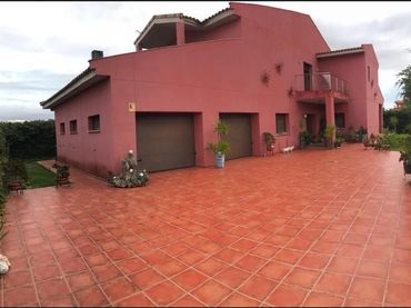 Adosado con balcón en venta en Ceres Golf