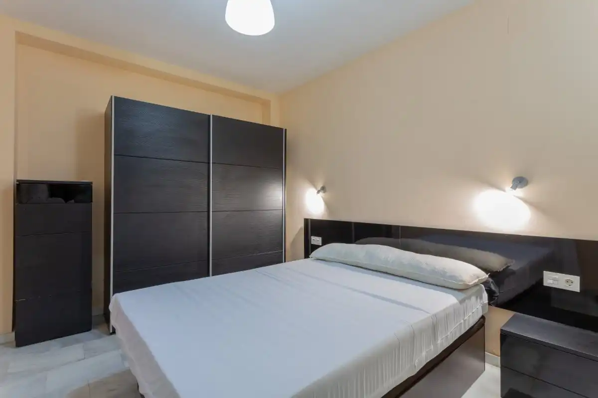 Schlafzimmer von Wohnung zur Miete in Granada mit Klimaanlage, Heizung und Möbliert