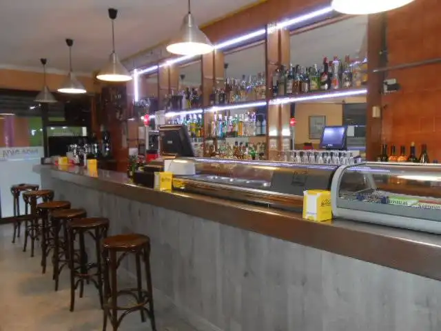Local en traspaso en L'Hospitalet de Llobregat con Aire acondicionado, Terraza y Amueblado