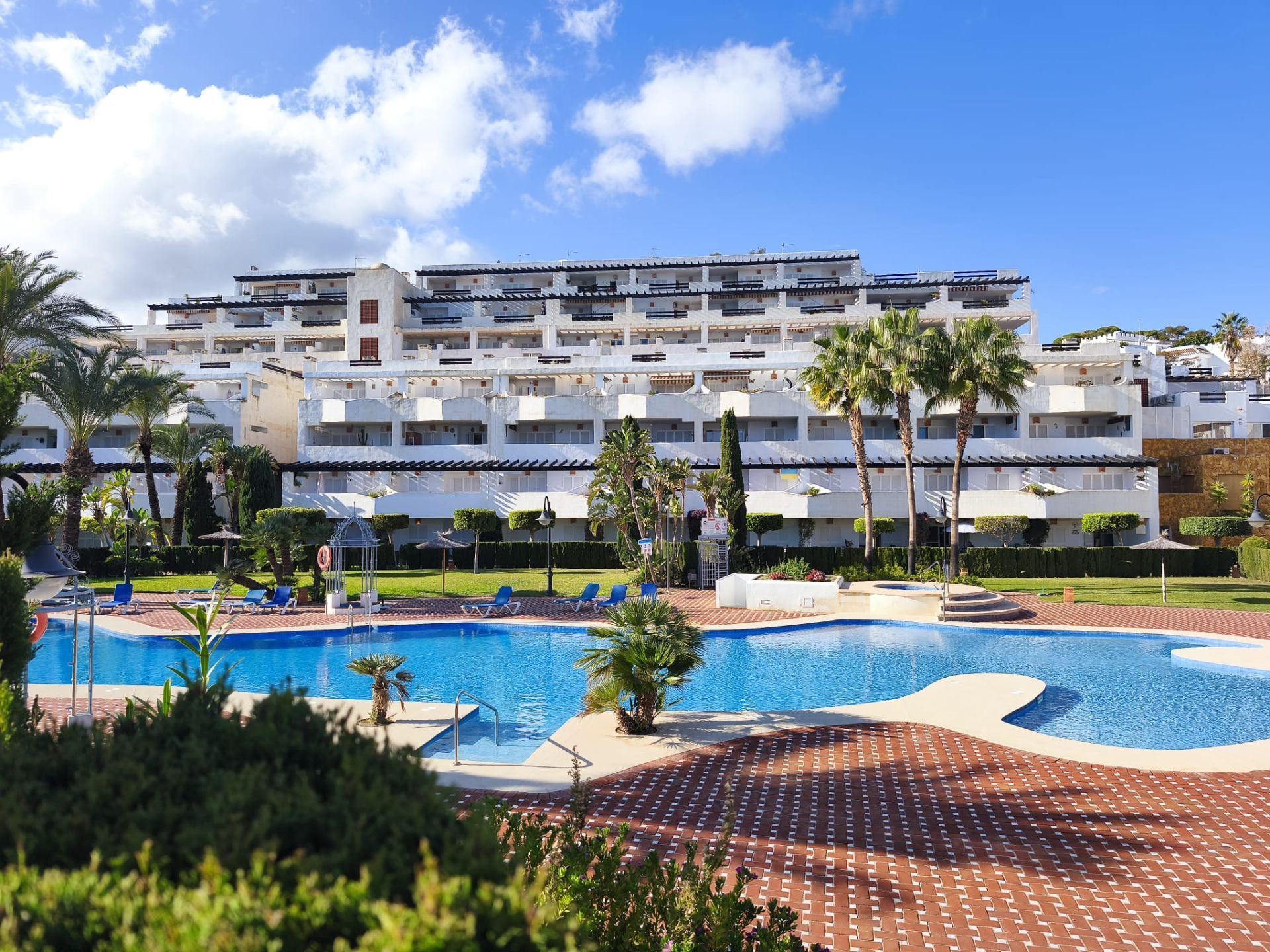 Außenansicht von Wohnungen zum Verkauf in Mojácar mit Klimaanlage, Heizung und Privatgarten