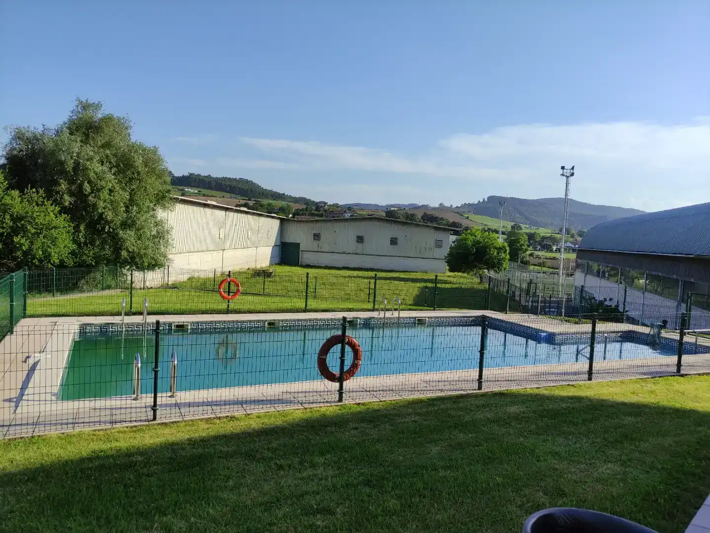 Schwimmbecken von Dachboden zur Miete in Meruelo mit Schwimmbad
