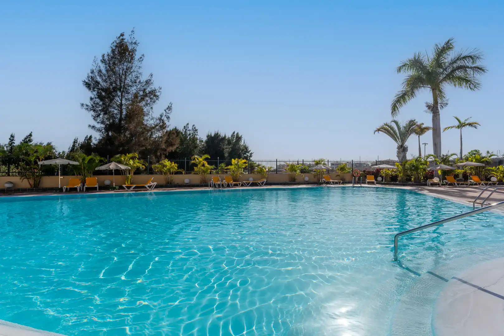 Piscina de Casa adosada en venta en San Bartolomé de Tirajana con Aire acondicionado, Jardín privado y Terraza