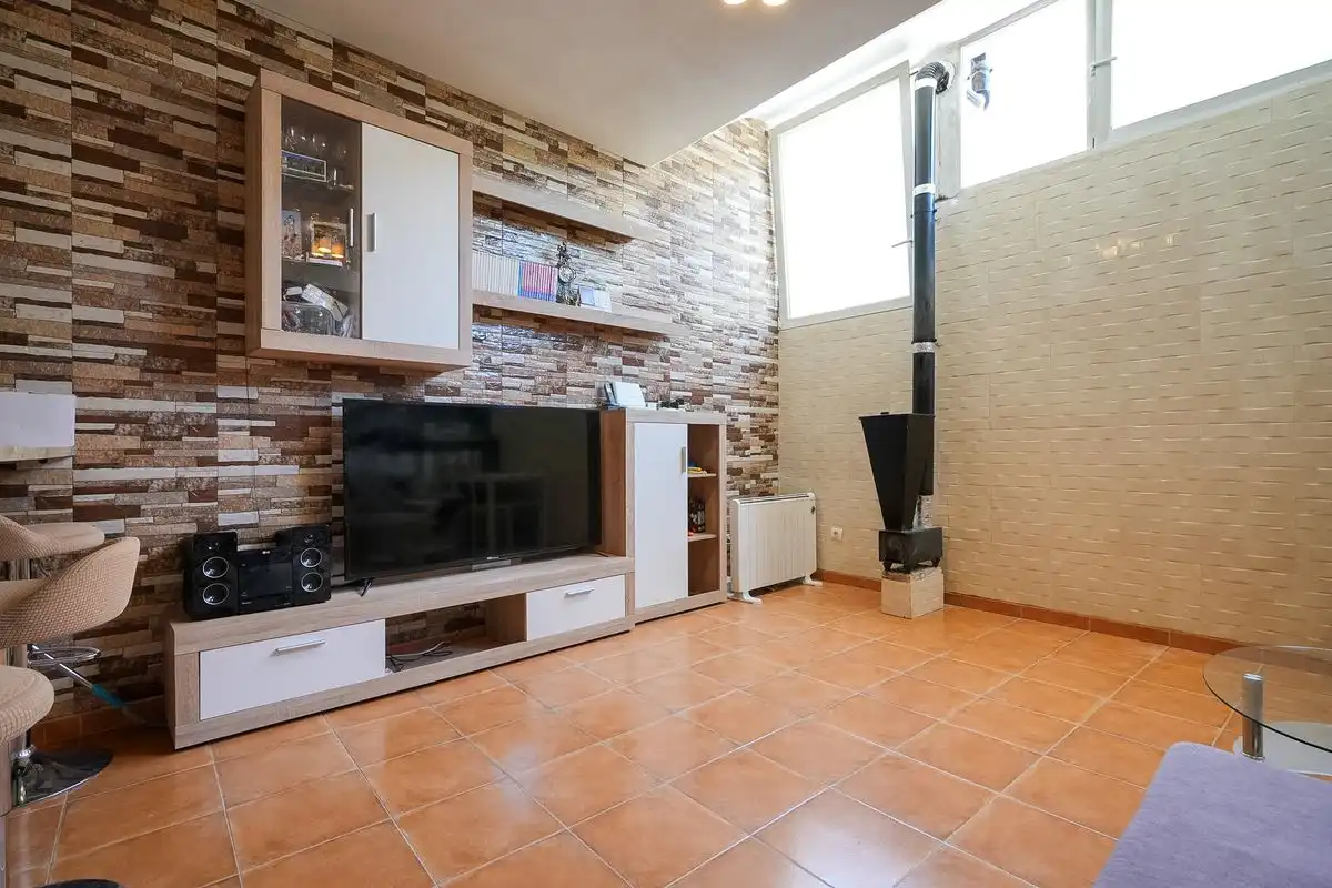 Sala de estar de Casa adosada en venta en Villalbilla con Aire acondicionado, Calefacción y Terraza