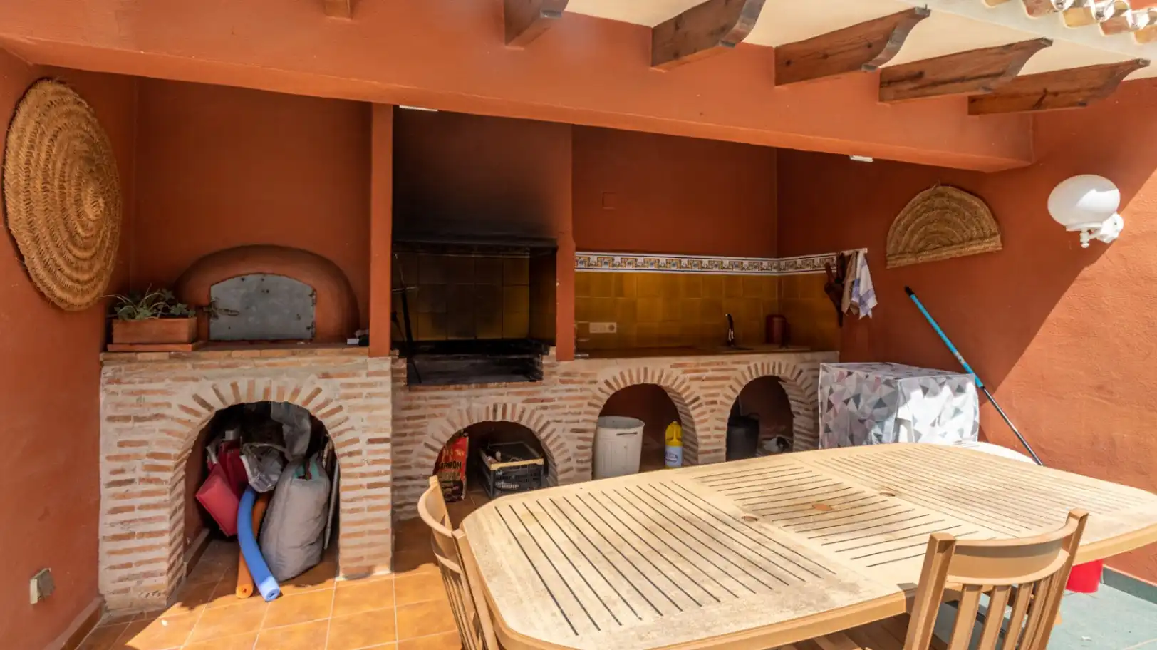 Küche von Haus oder Chalet zum Verkauf in Dénia mit Klimaanlage, Heizung und Privatgarten