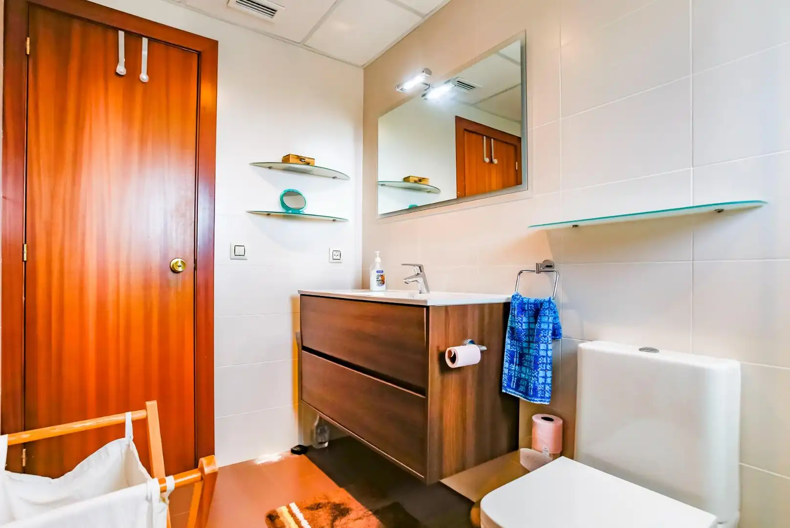 Baño de Casa adosada en venta en El Vendrell con Calefacción, Terraza y Balcón