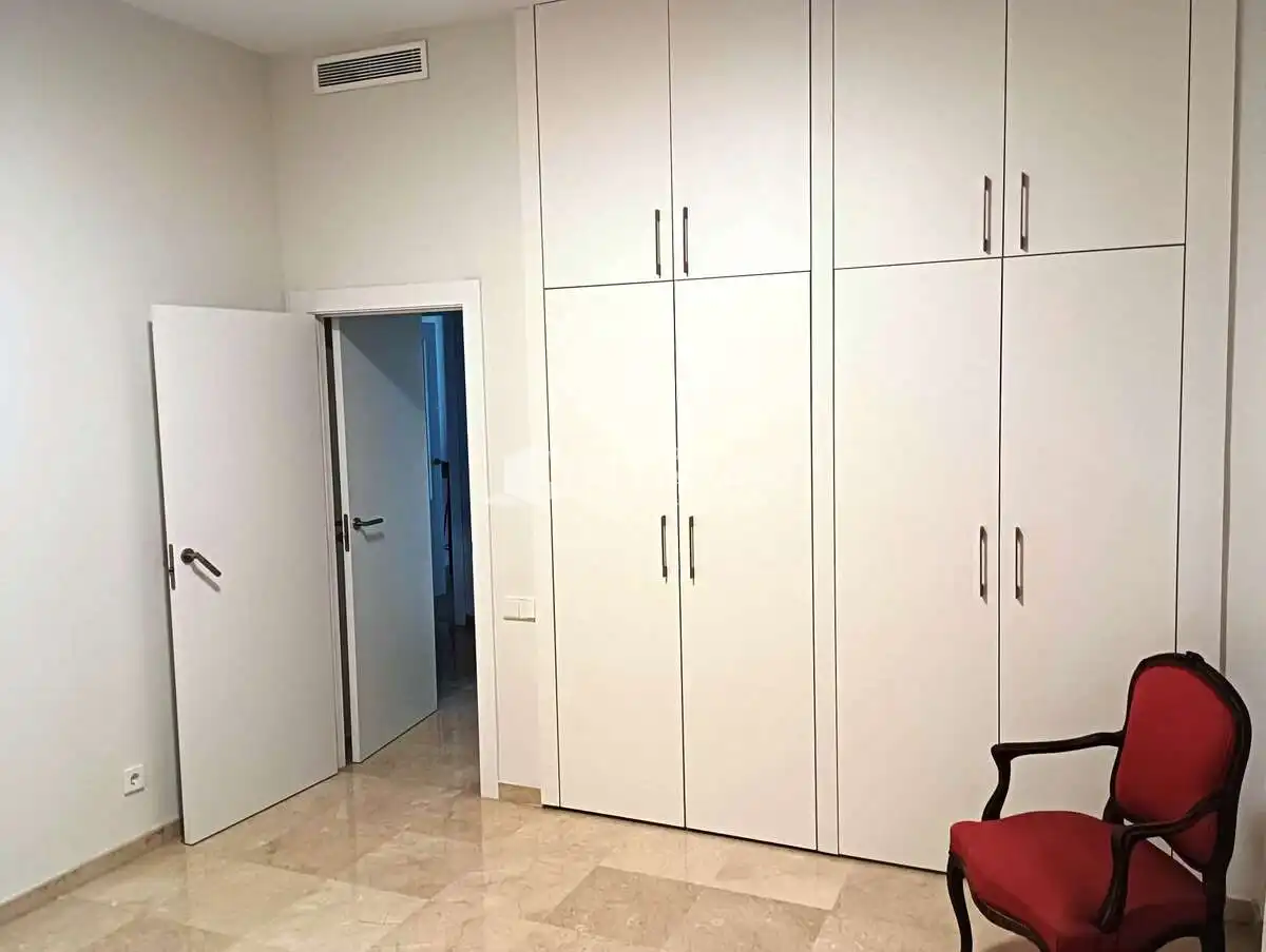 Schlafzimmer von Wohnung zur Miete in Valencia mit Klimaanlage, Heizung und Möbliert
