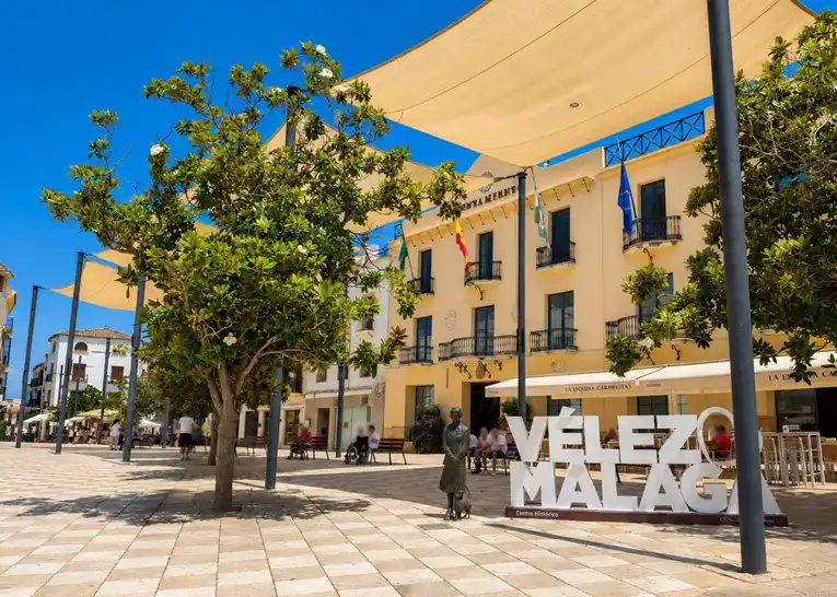 Vista exterior de Casa o xalet en venda en Vélez-Málaga amb Aire condicionat, Terrassa i Moblat