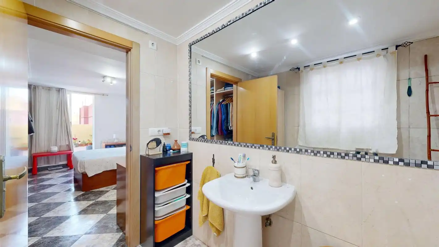 Badezimmer von Dachboden zum Verkauf in Foios mit Klimaanlage, Heizung und Terrasse