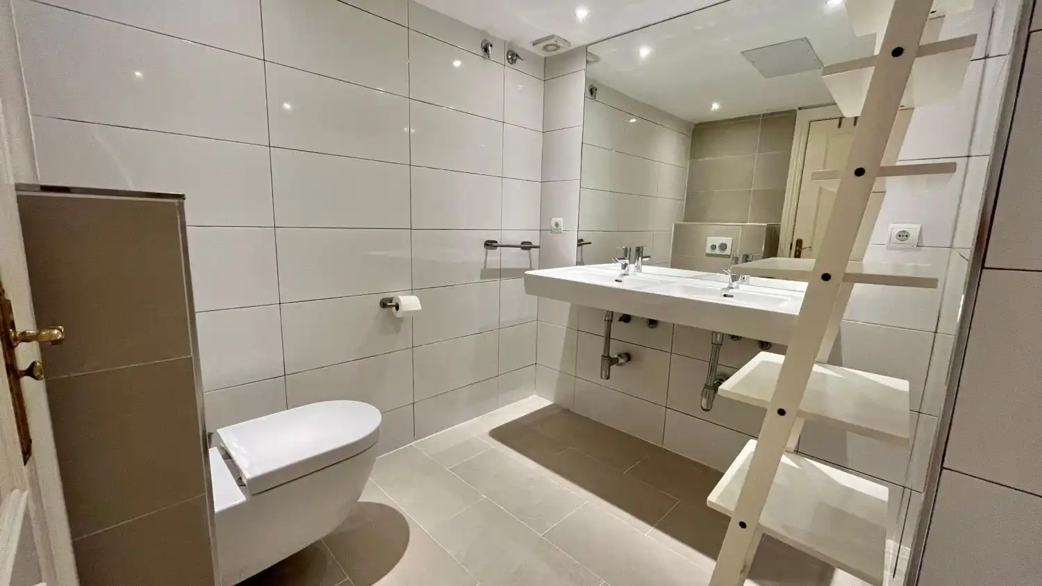 Baño de Apartamento de alquiler en Benalmádena con Aire acondicionado, Calefacción y Terraza