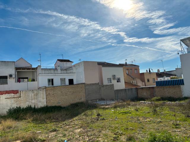 Terreno residencial en Venta en Calle Julio Romero de Torres en Gines
