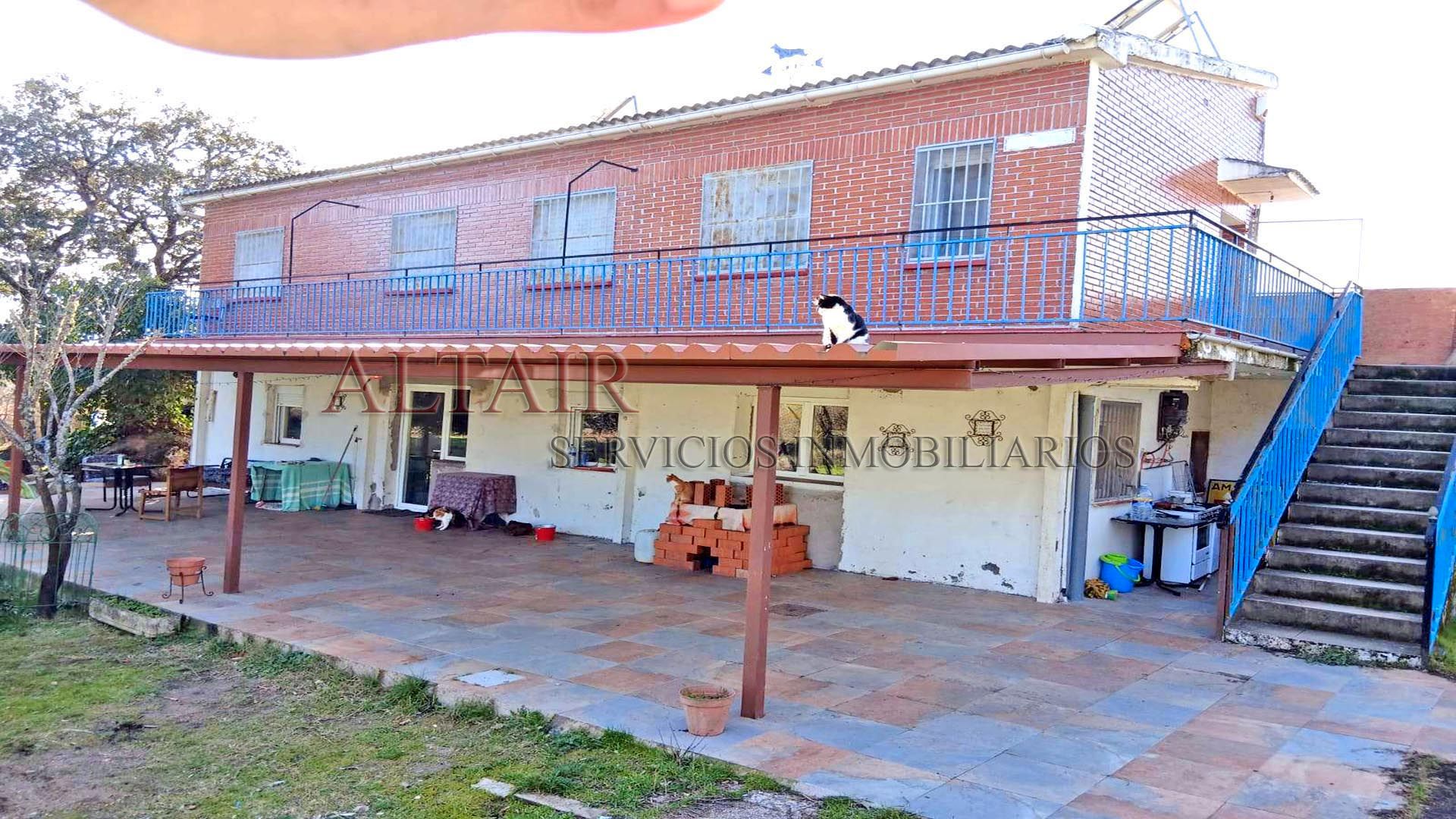 Vista exterior de Casa o xalet en venda en Cenicientos amb Jardí privat i Piscina