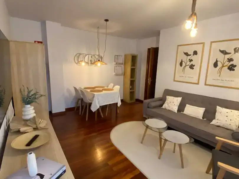 Esszimmer von Wohnung zur Miete in Suances mit Parkett, Schwimmbad und Möbliert
