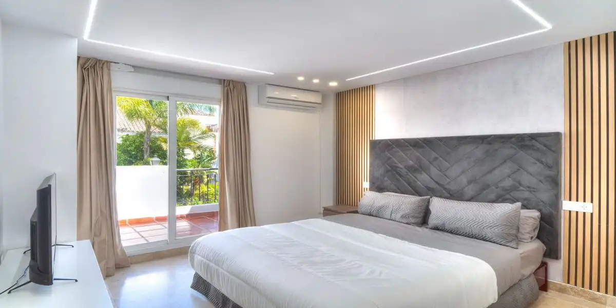 Adosado con terraza en venta en Nueva Andalucía, imagen 2