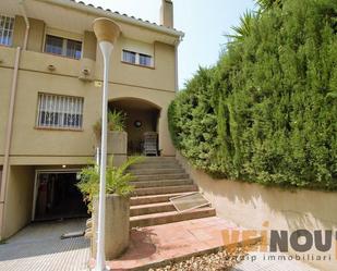 Vista exterior de Casa o xalet en venda en Sant Pere de Ribes amb Aire condicionat, Terrassa i Piscina