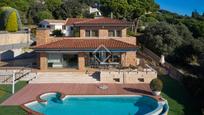 Vista exterior de Casa o xalet en venda en Sant Vicenç de Montalt amb Aire condicionat, Calefacció i Jardí privat