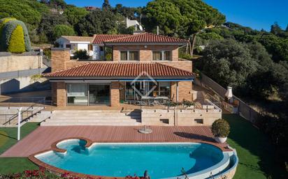 Vista exterior de Casa o xalet en venda en Sant Vicenç de Montalt amb Aire condicionat, Calefacció i Jardí privat