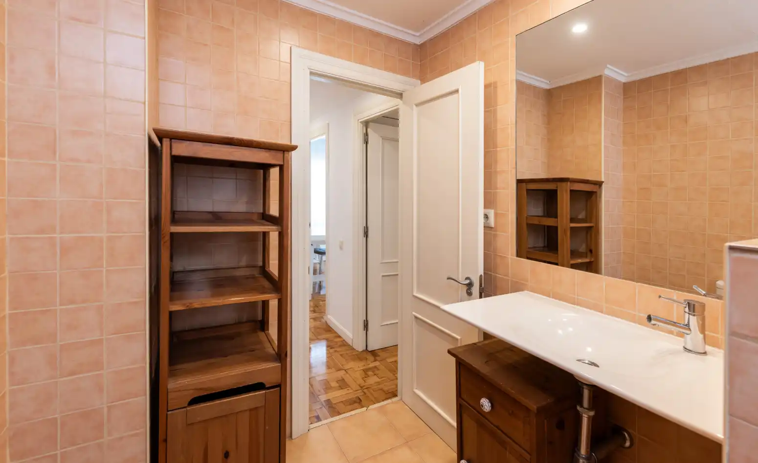 Baño de Piso en venta en Oviedo  con Calefacción y Parquet