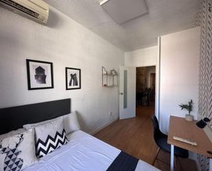 Bedroom of Apartment to share in  Madrid Capital  with Air Conditioner and Balcony