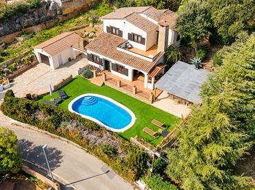 Villa avec piscine à vendre à Avinguda del Vescomtat de Cabanyes