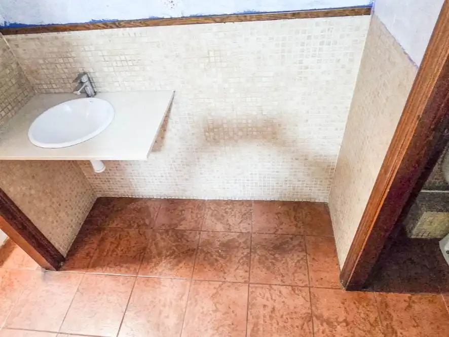 Bathroom of Commercial properties for sale in Barcelona  with Air Conditioner and Heating