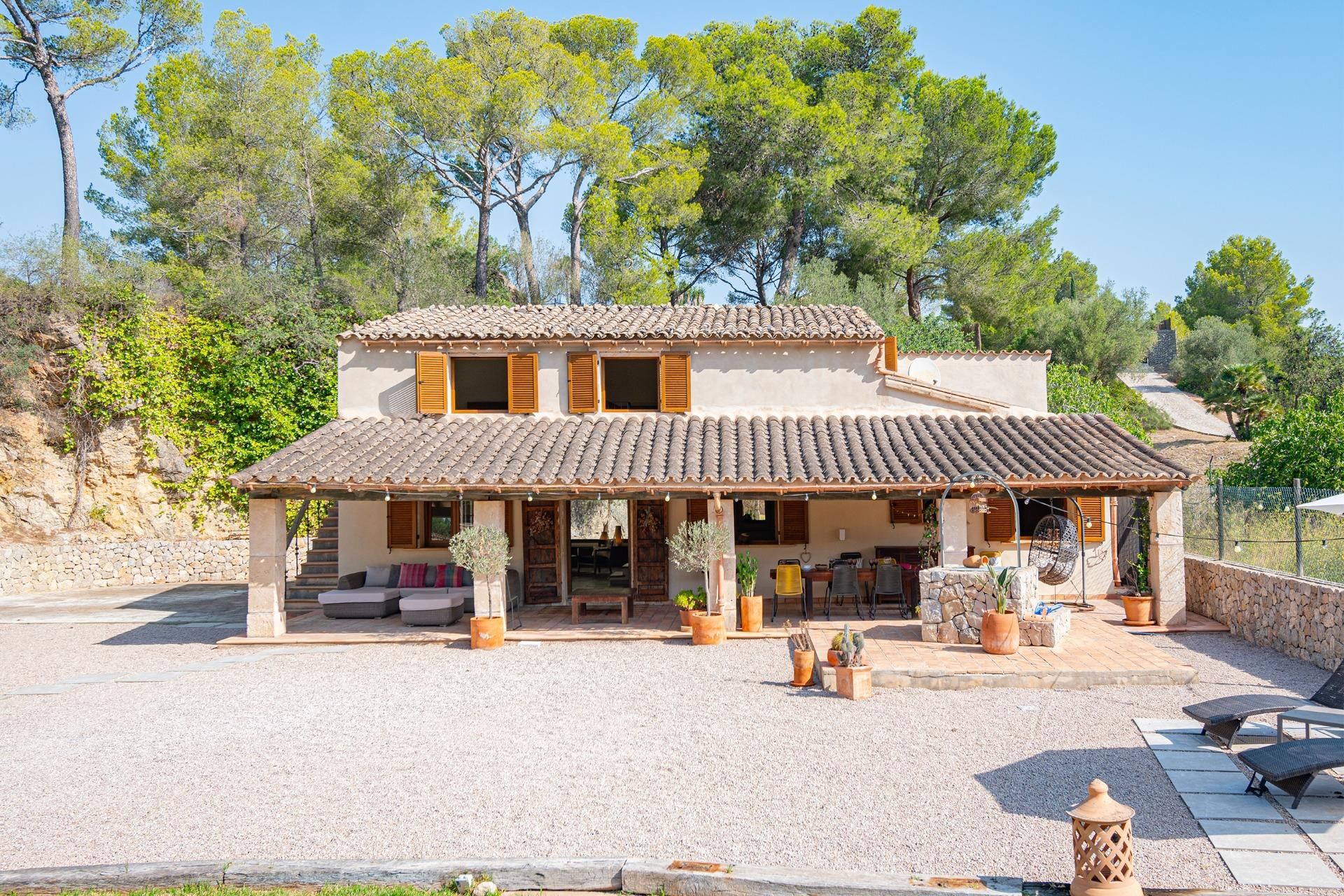 Vista exterior de Finca rústica en venda en Calvià amb Aire condicionat, Calefacció i Jardí privat