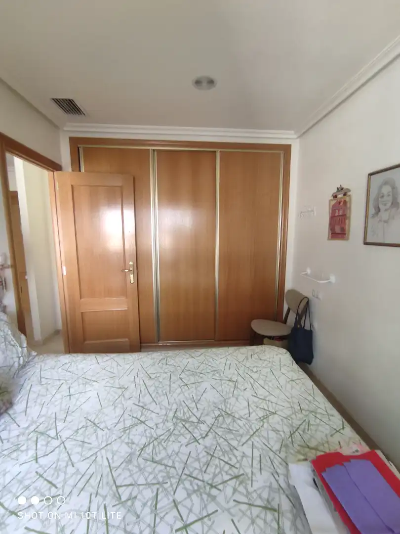 Schlafzimmer von Wohnung zur Miete in Elche / Elx mit Möbliert, Ofen und Waschmaschine