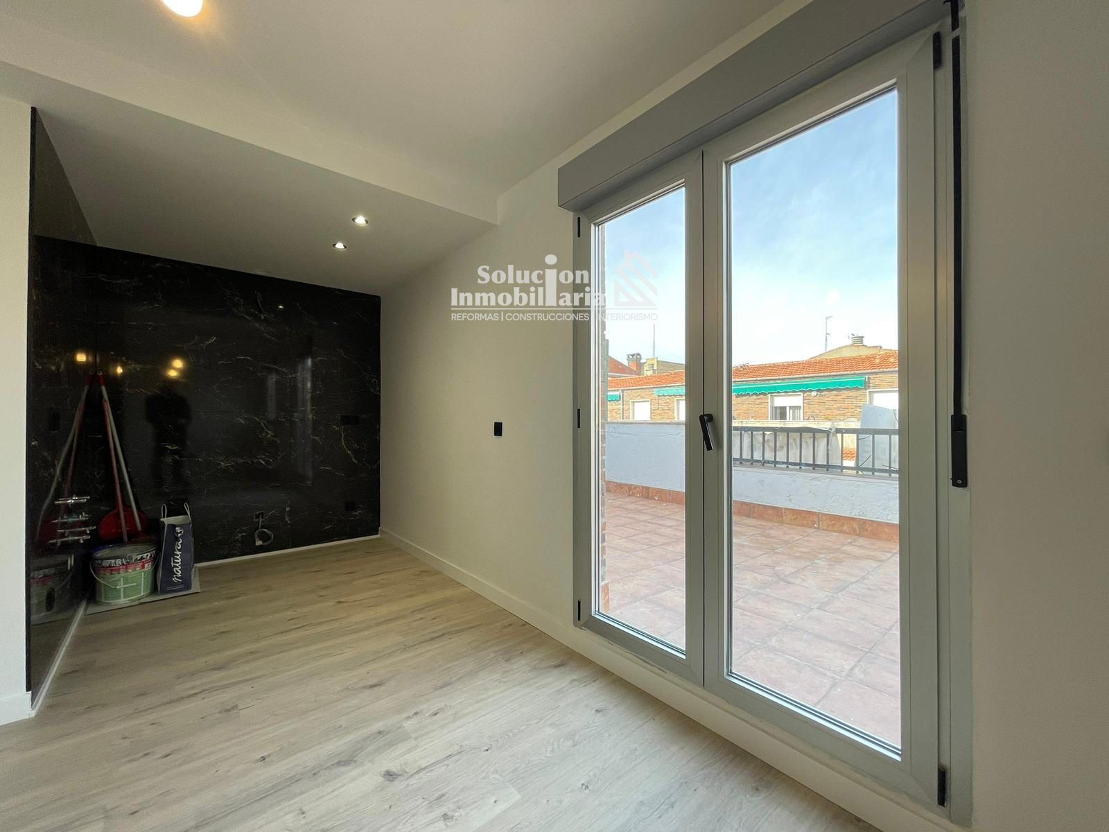 Bedroom of Attic for sale in Salamanca Capital  with Heating, Terrace and Balcony