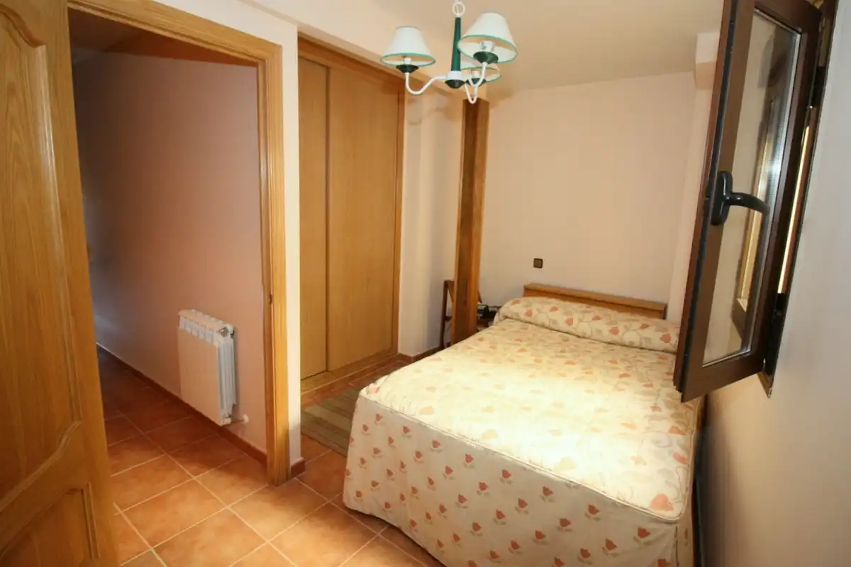 Dormitori de Casa o xalet en venda en Pedro Bernardo amb Calefacció, Terrassa i Moblat