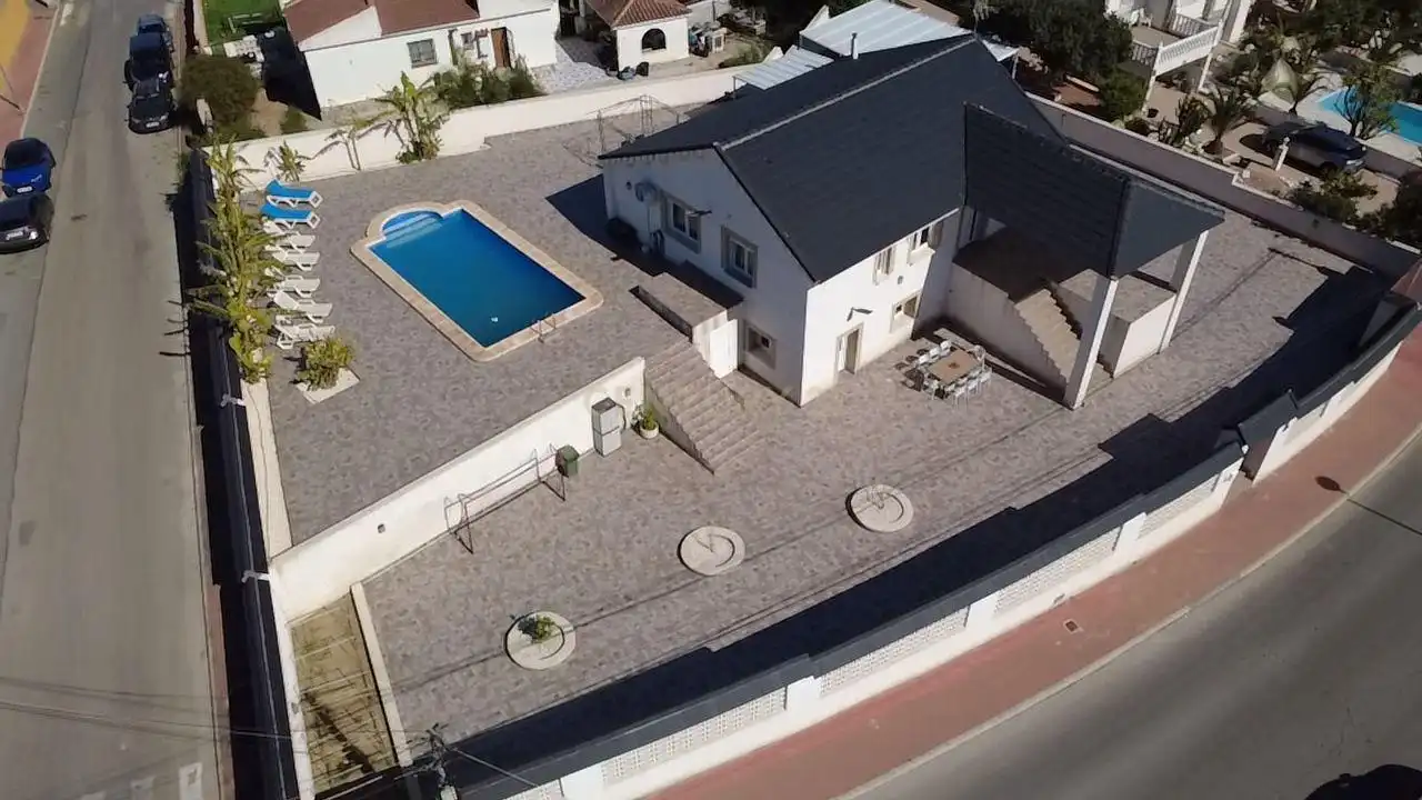 Vista exterior de Casa o chalet en venta en Torrevieja con Aire acondicionado, Trastero y Piscina