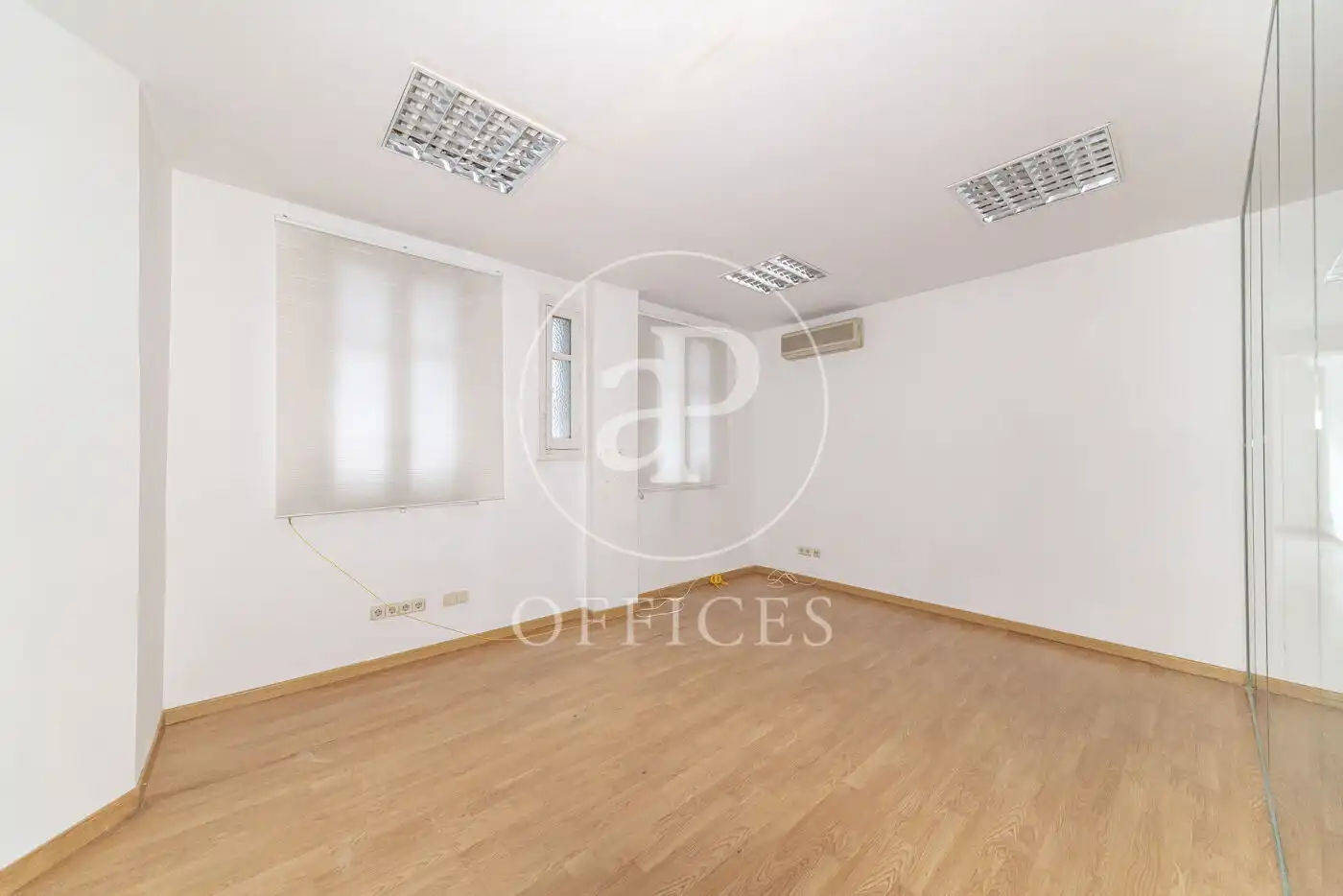 Office for rent in Madrid  with Air Conditioner