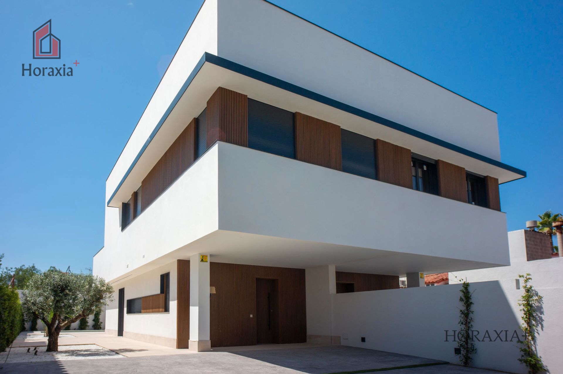 Vista exterior de Casa adosada en venda en Castelldefels amb Aire condicionat, Calefacció i Jardí privat