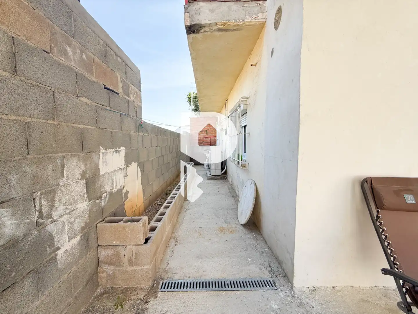Vista exterior de Casa o chalet en venta en Sant Vicenç Dels Horts con Aire acondicionado, Calefacción y Jardín privado