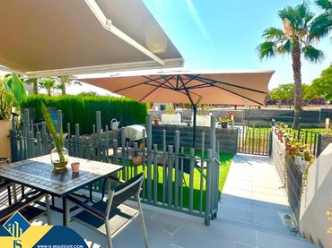 Casa amb piscina en venda a Nueva Torrevieja - Aguas Nuevas