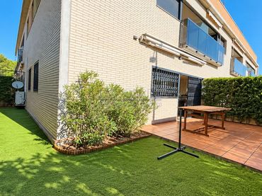 Baixos amb jardí en venda a Miami Platja