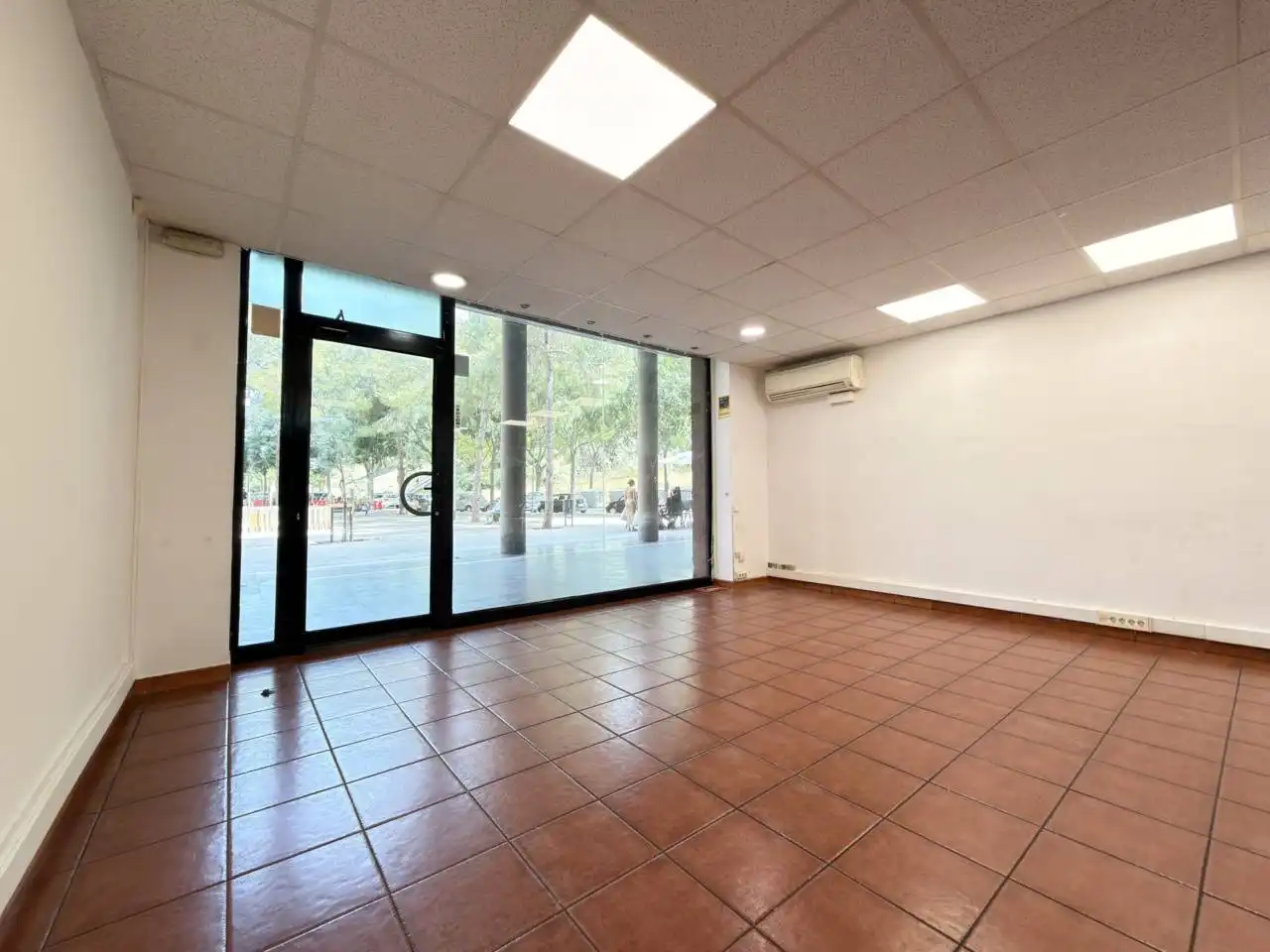 Local comercial en venda a Calle Mare de Déu de Port, imagen 8