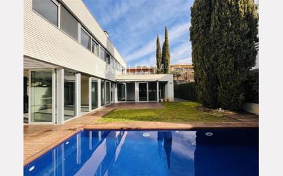 Exterior view of House or chalet to rent in Sant Cugat del Vallès  with Air Conditioner, Terrace and Swimming Pool